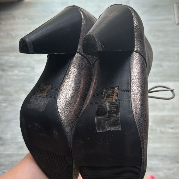Forever 21 Metallic Lace Up Booties Size 10 - Picture 4 of 4